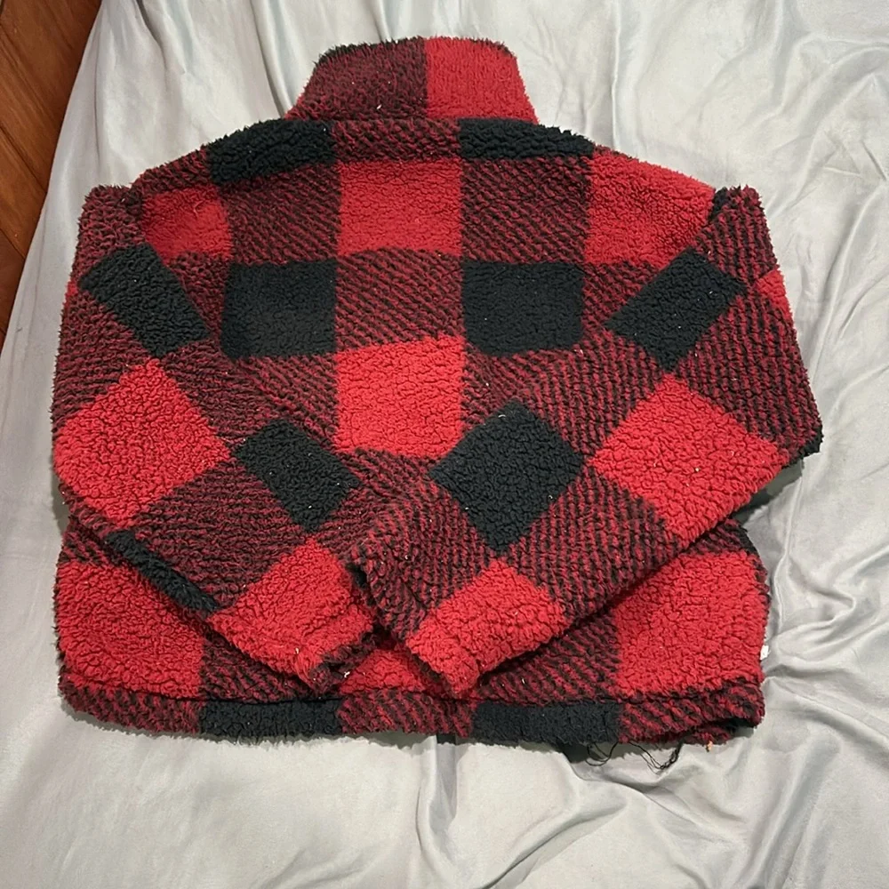 Has pockets - Picture 2 of 2